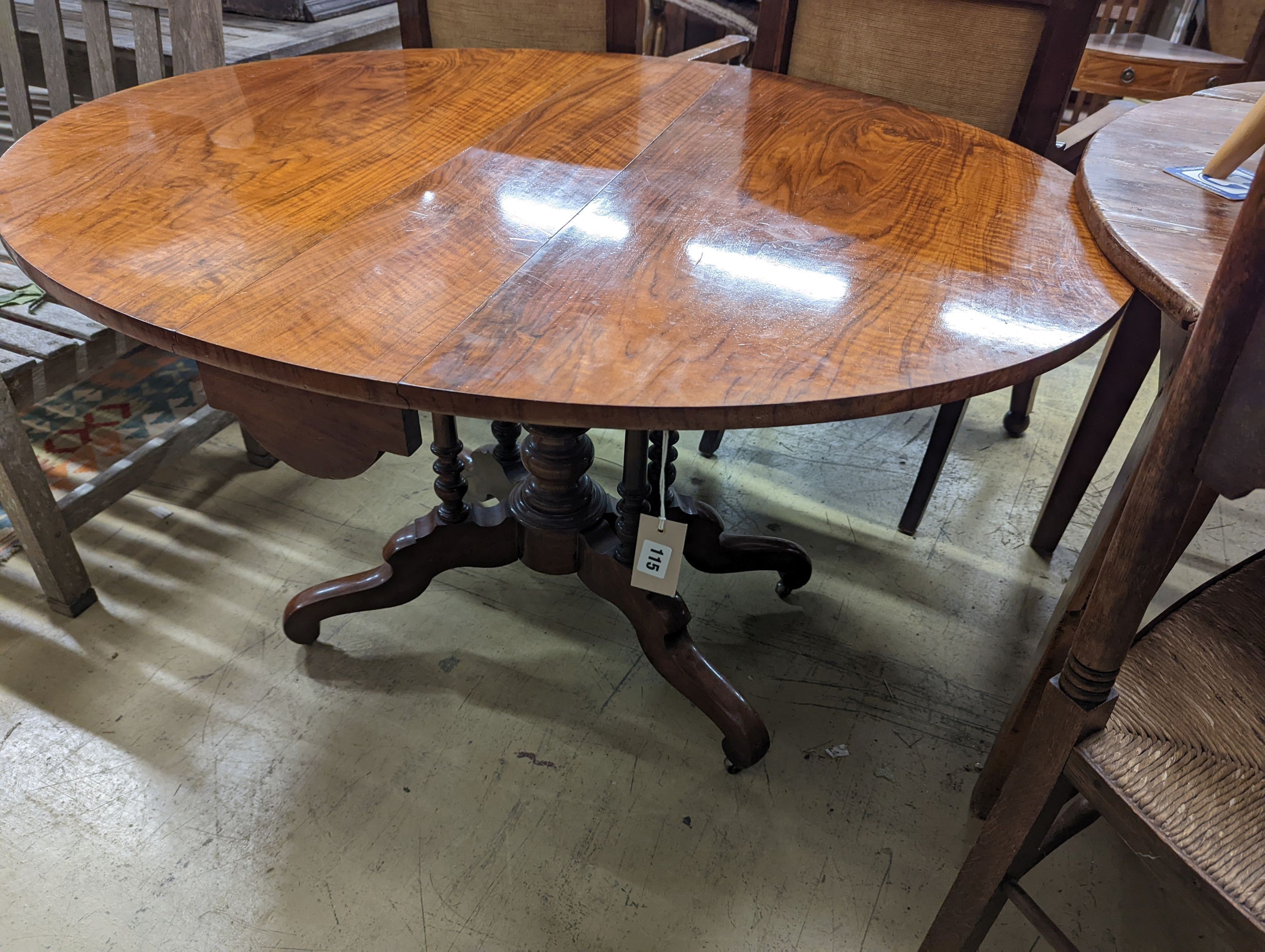 A Victorian figured walnut oval Sutherland table, width 100cm, length 118cm extended, height 72cm